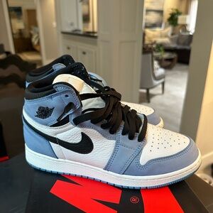 Air Jordan 1 Retro High University Blue
